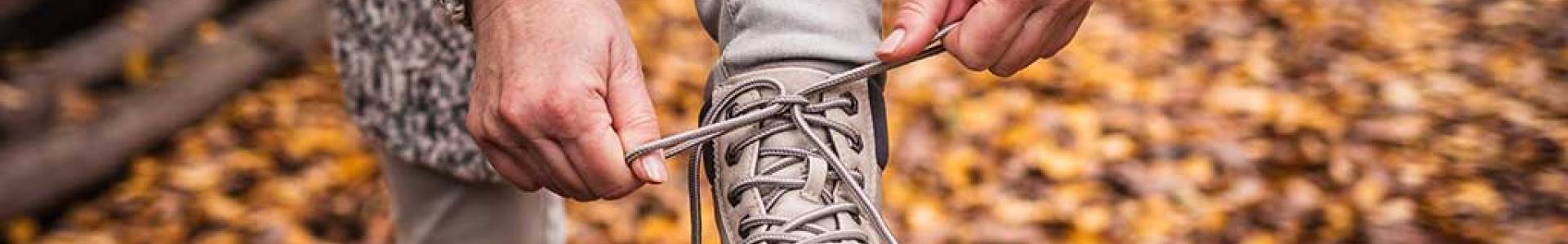 What types of lacing are recommended for hiking shoes?