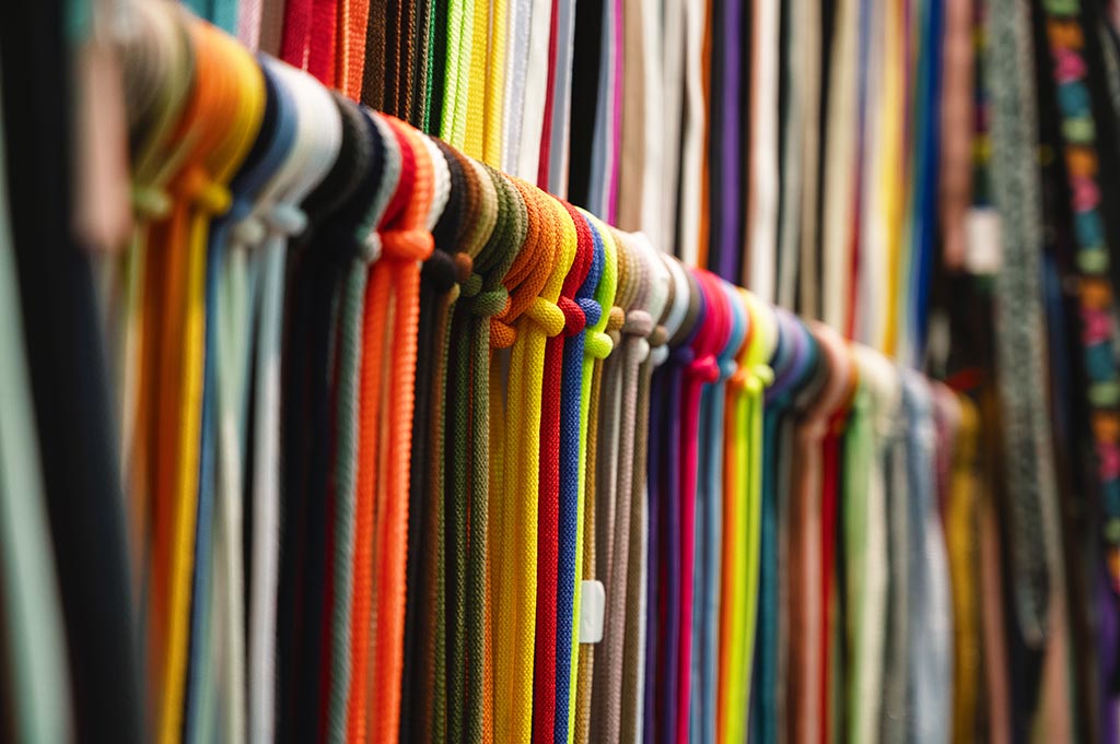 What are the different types of shoelaces available?